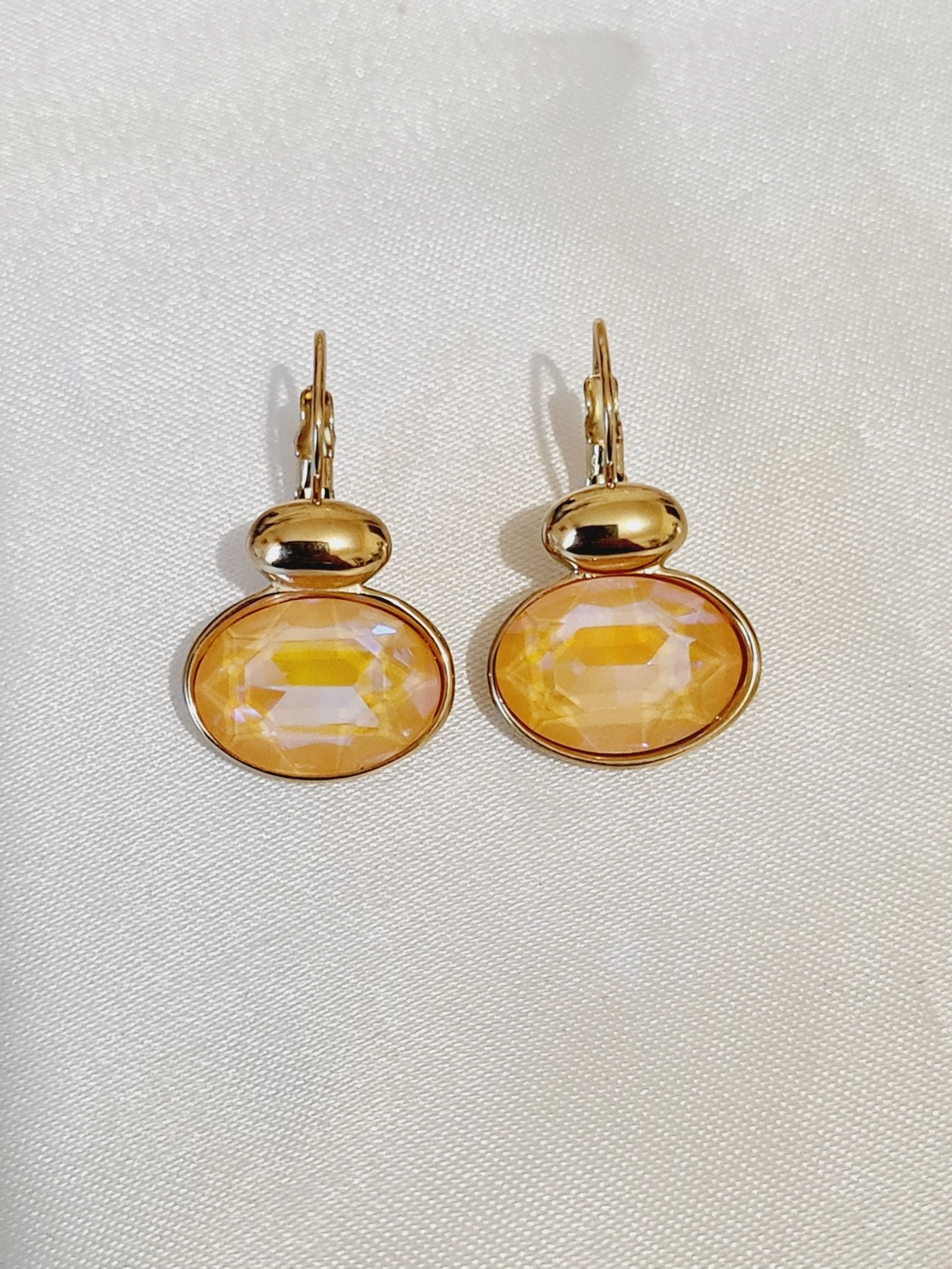 Boucles d'oreilles dorées cristaux abricots